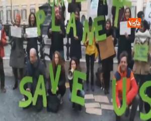 Climate Strike a Roma, la manifestazione dei Verdi sotto Montecitorio
