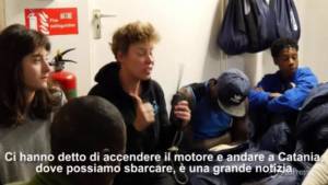 Sea Watch, la gioia dei migranti per l'ok allo sbarco a Catania