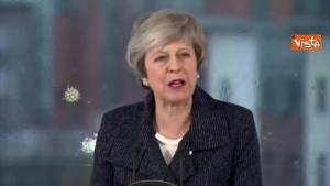 Brexit, May: “Accordo con Ue ci sarà ma non torneremo al confine chiuso con l’Irlanda”, sottotitoli