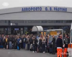 Fiamme a Ciampino, aeroporto evacuato