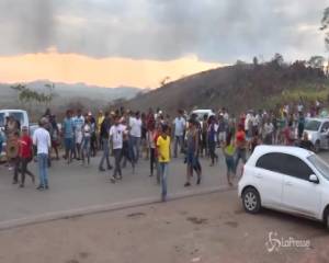 Venezuela: morti e feriti negli scontri al confine con la Colombia e il Brasile