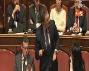 Gilet da steward al Senato per Di Maio, lo show di Saccone (FI) in Aula 