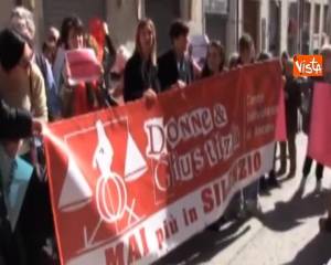       Assolti da stupro perche vittima non è avvenente, proteste ad Ancona 
