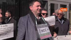 ‘Toninelli fai la fila con noi’, cartelli contro il ministro alla mobilitazione Ncc