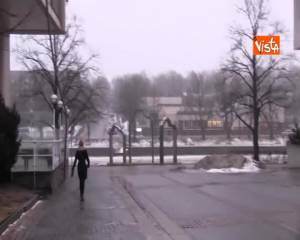 Il fiume Aurajoki ancora ghiacciato a Turku in Finlandia, nonostante la primavera sia vicina