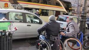 La polizia municipale per la campagna a favore dei disabili