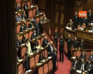 Gesto manette a M5s in Aula al Senato durante mozioni sfiducia Toninelli