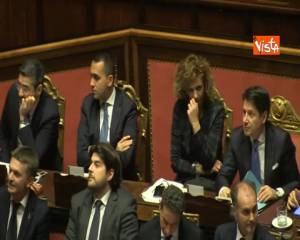 Mozioni sfiducia Toninelli, nessun ministro Lega accanto a lui, ma arrivano Centinaio e Bongiorno
