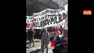 No Tav in piazza a Torino per il primo maggio, il corteo invade le strade del capoluogo piemontese