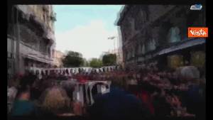 Scontri fra militanti Forza Nuova e studenti al corteo per il clima a Palermo