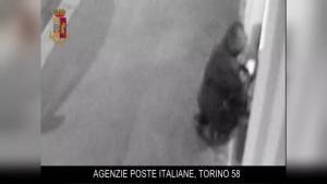 Anarchico dinamitardo tradito così dal sudore: ecco le bombe piazzate