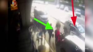 Fiumicino, gli chiede tariffa standard: tassista tira un pugno a un cliente