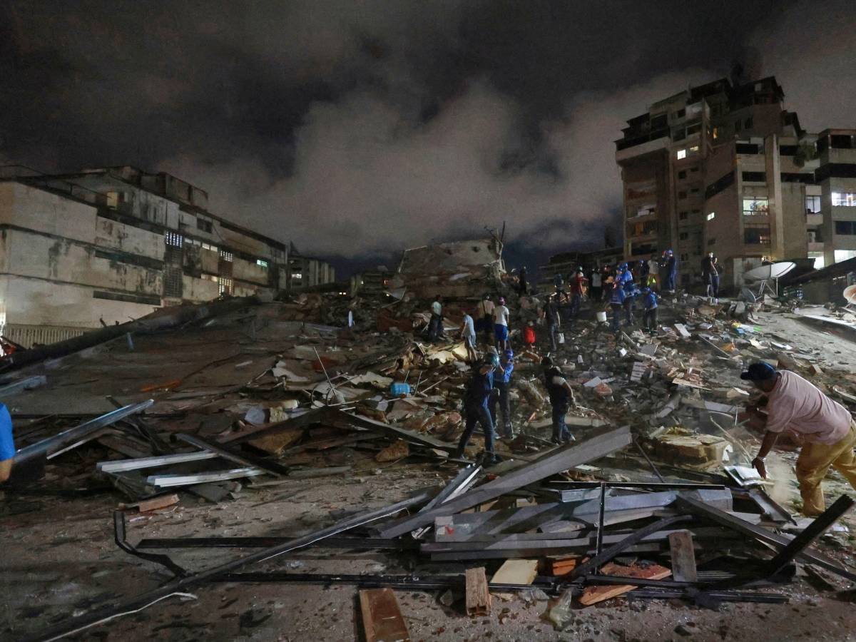 la testimone palazzi crollati in pochi secondi la gente 232 ancora nel panico da Ilgiornale.it la testimone palazzi crollati in pochi secondi la gente 232 ancora nel panico