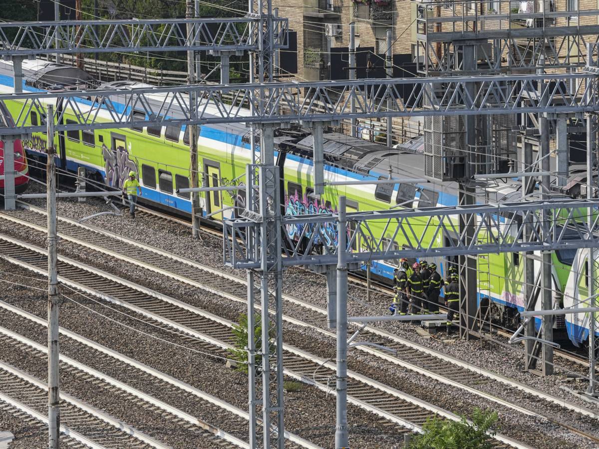 treno bloccato sotto il sole soccorsi i 300 passeggeri da Ilgiornale.it treno bloccato sotto il sole soccorsi i 300 passeggeri