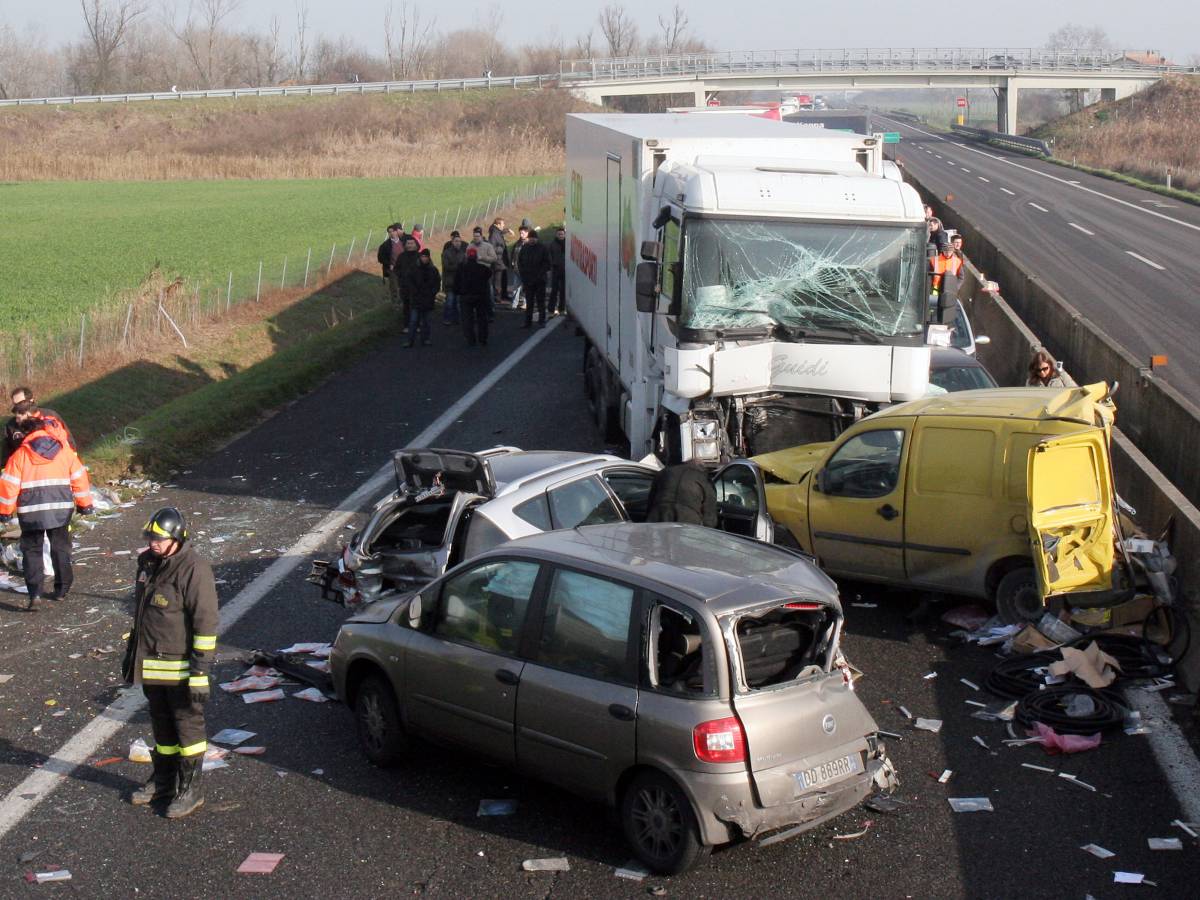 Nebbia, Incidente Sulla A13 Autostrada Chiusa Per 5 Ore - Il Giornale