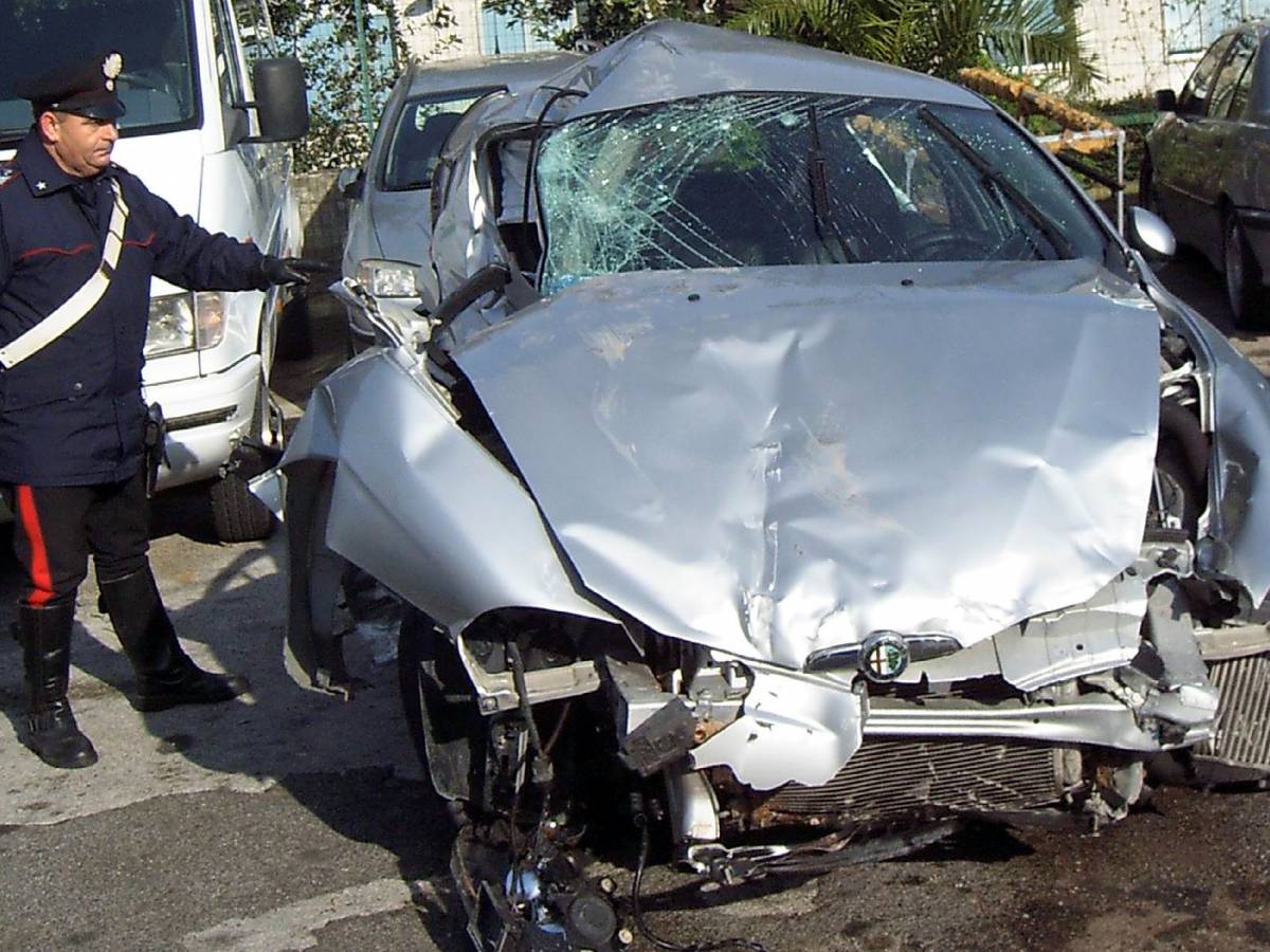 stragi della strada tre morti a ischia arrestato ventenne ilgiornale it