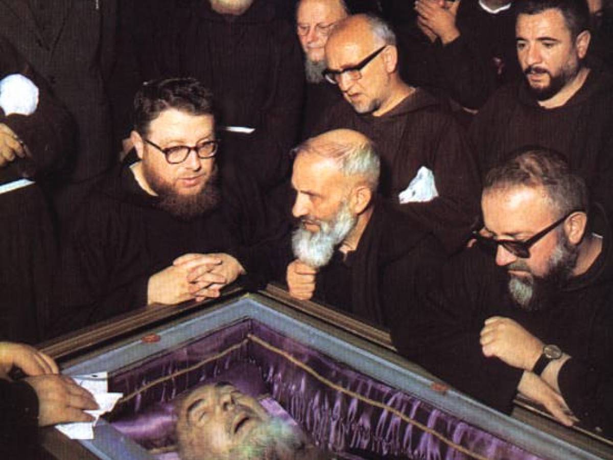 Padre Pio chi era e come faceva a fare i miracoli? Ecco tutta la verità DonnaPOP