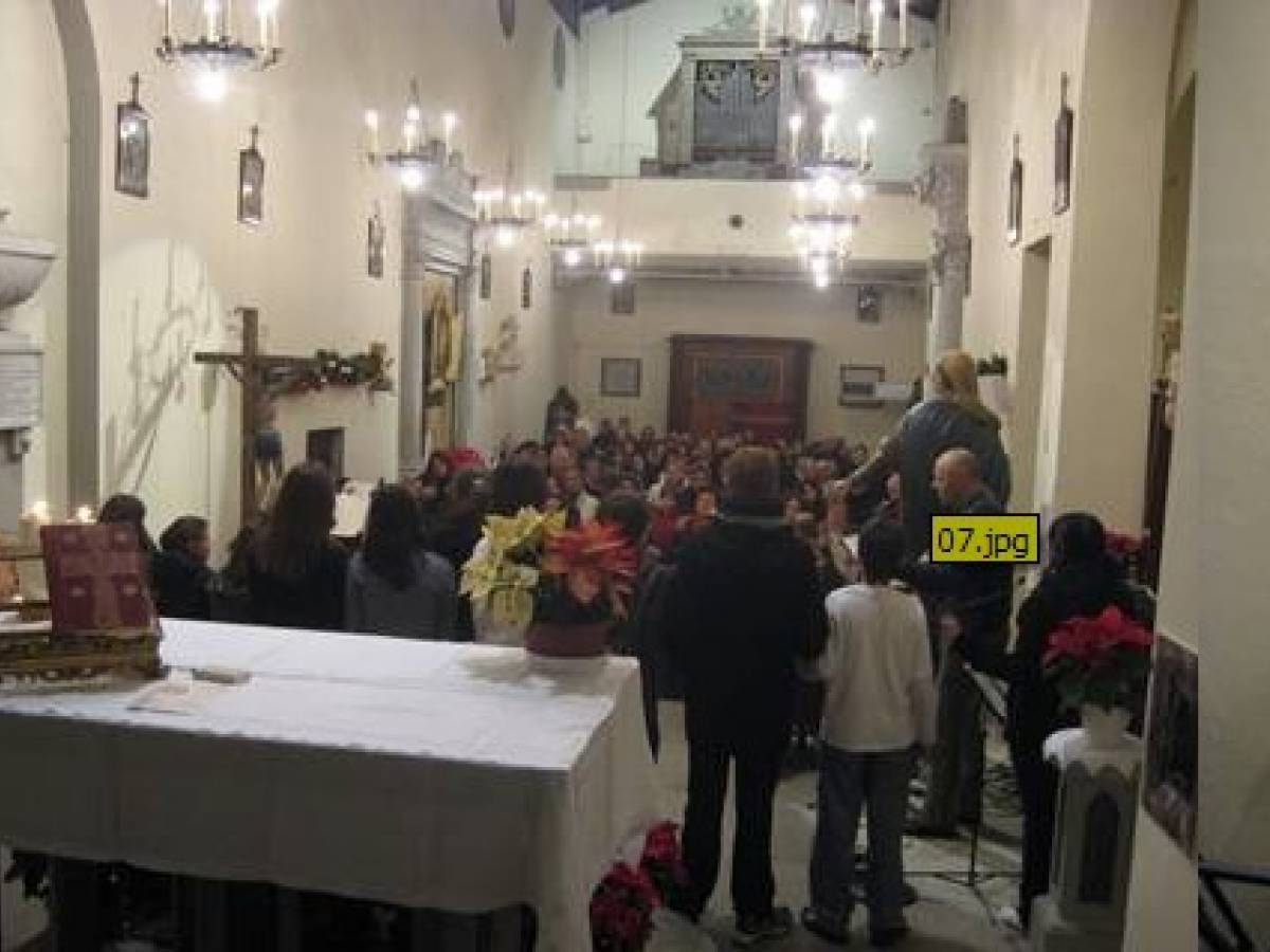 Il prete non arriva, i fedeli si fanno la messa di Natale da soli ilGiornale.it