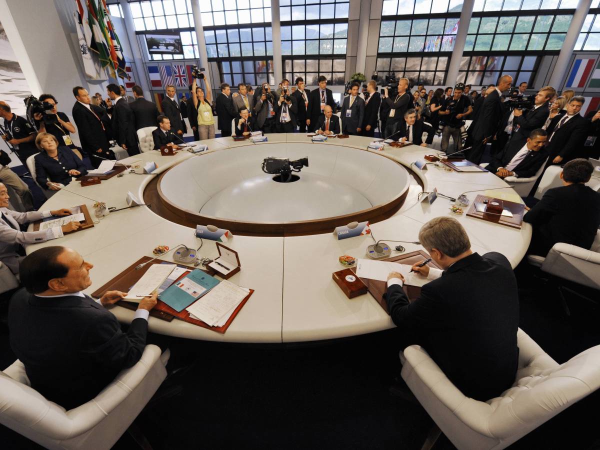 Берлускони 2010 g8 Summit