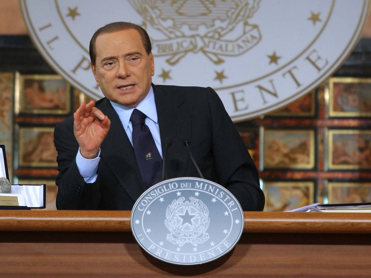 Silvio Non Si Arrende E Rilancia Il Pdl In Piazza E L assalto 