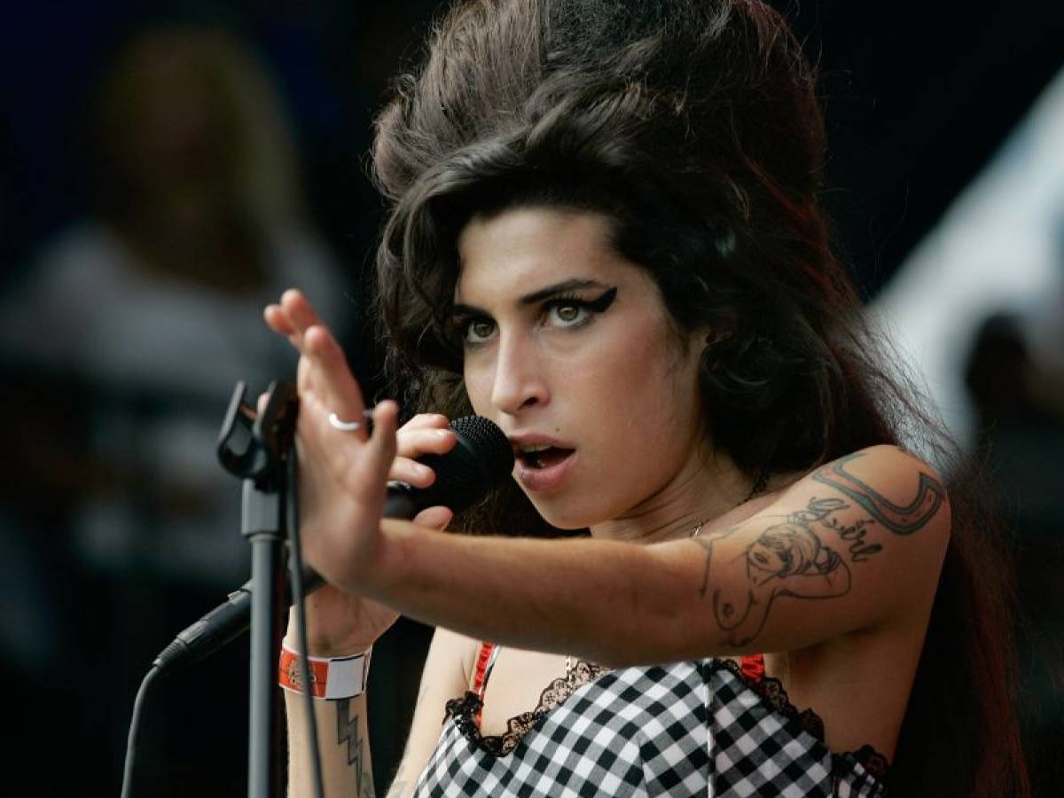Amy Winehouse, una vita tra eccessi e successi - il Giornale