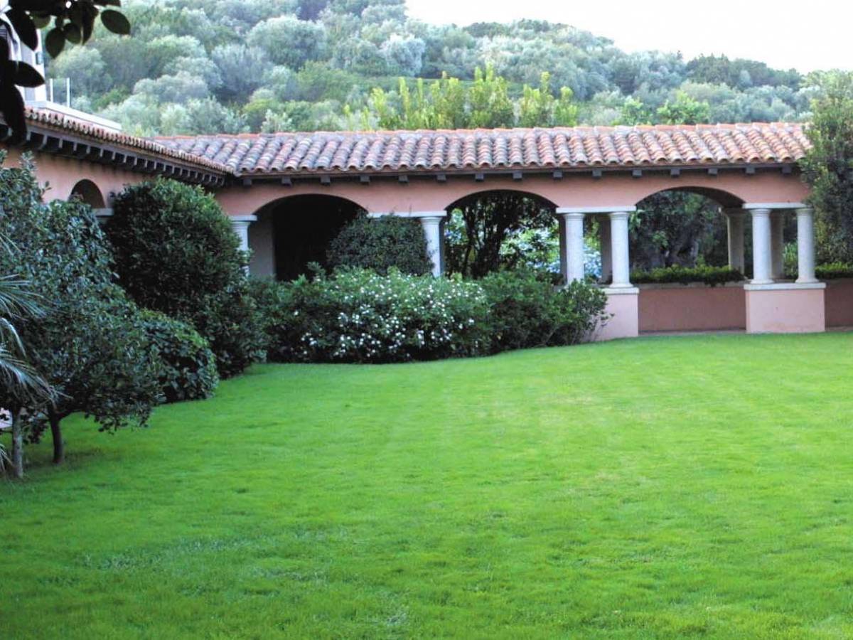 Villa Certosa verso la vendita: un multimilardario arabo punta ad aggiudicarsela per mezzo milione Villa Certosa verso la vendita: un multimilardario arabo punta ad aggiudicarsela per mezzo milione