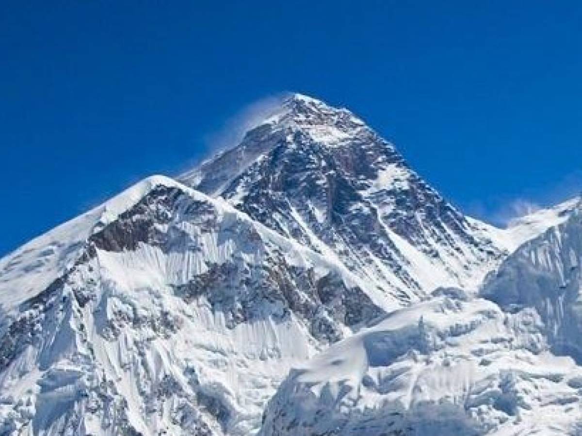 Lo Stato Che Condivide L Everest Con La Cina