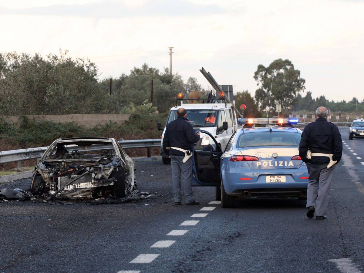 Lecce, tentato assalto a portavalori Esplosi colpi di kalashnikov - il ...