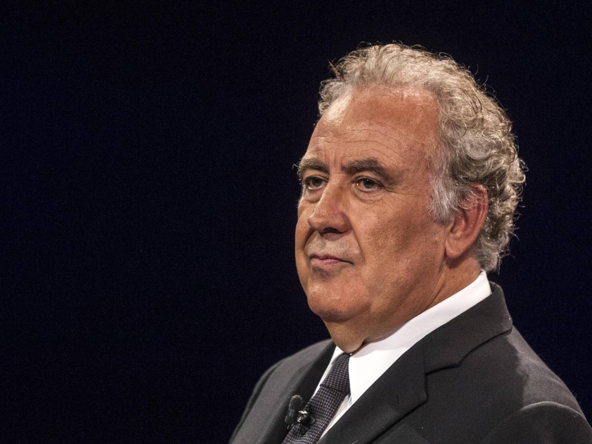 Santoro fa da mediatore tra Bersani e Grillo ilGiornale.it