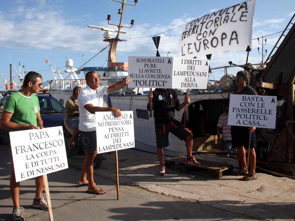 Lampedusa, Letta Va Al Centro D'accoglienza Tra Le Proteste - IlGiornale.it