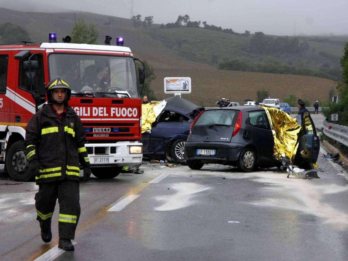 Tragedia Sulla Palermo-Sciacca Cinque Morti, Tra Cui Un Bimbo ...