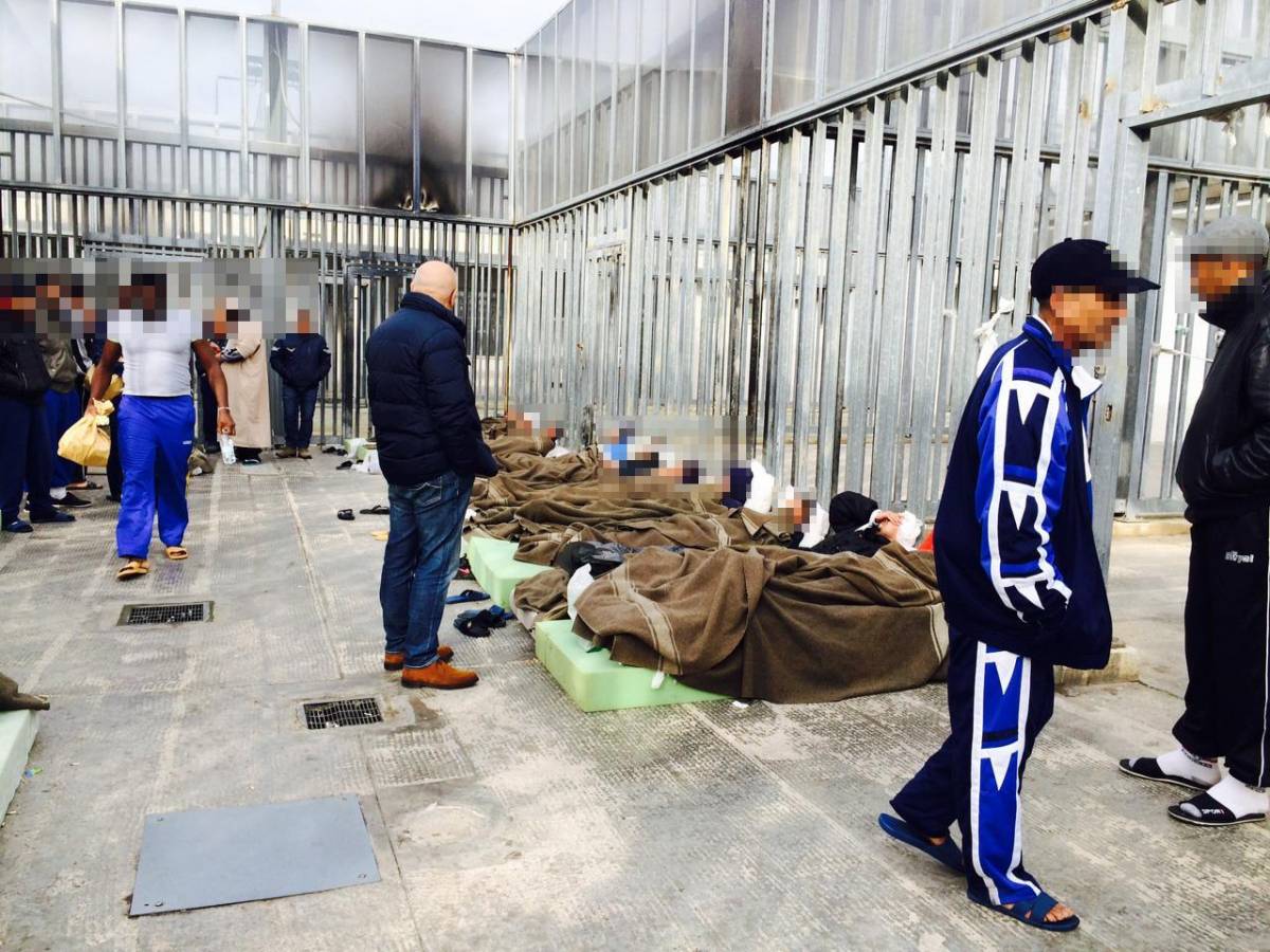 Cie Roma Gli Immigrati Sospendono La Protesta E Scrivono Al Papa cie-roma-gli-immigrati-sospendono-la-protesta-e-scrivono-al-papa