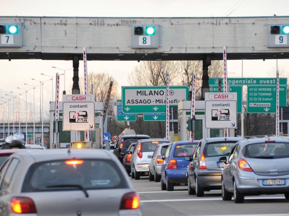 Autostrade, rimborsi per chi resta bloccato nel traffico o per i cantieri: cosa cambia dal 2026