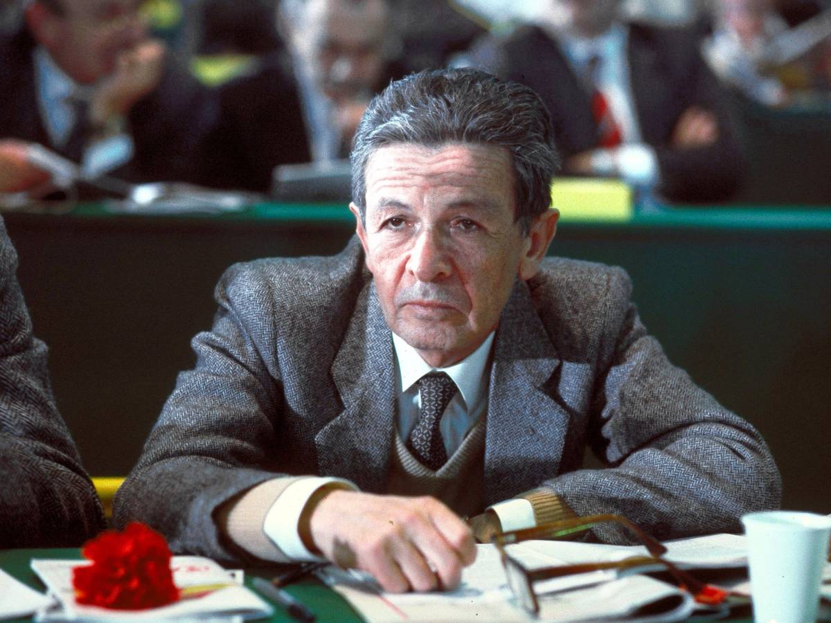 Berlinguer enrico operatori lettera ruolo rappresentazione culturali goffredo fofi edicola sassari iniziative febbraio antologia loredana bartoletti