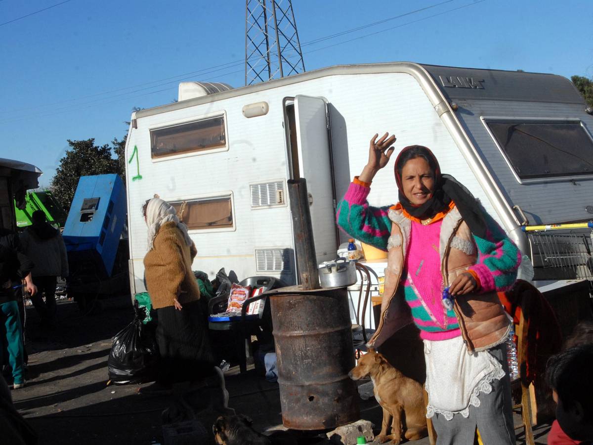 camper amaca e bucato ma il giudice cancella le multe alla famiglia rom 200 il loro stile di vita da Ilgiornale.it camper amaca e bucato ma il giudice cancella le multe alla famiglia rom 200 il loro stile di vita
