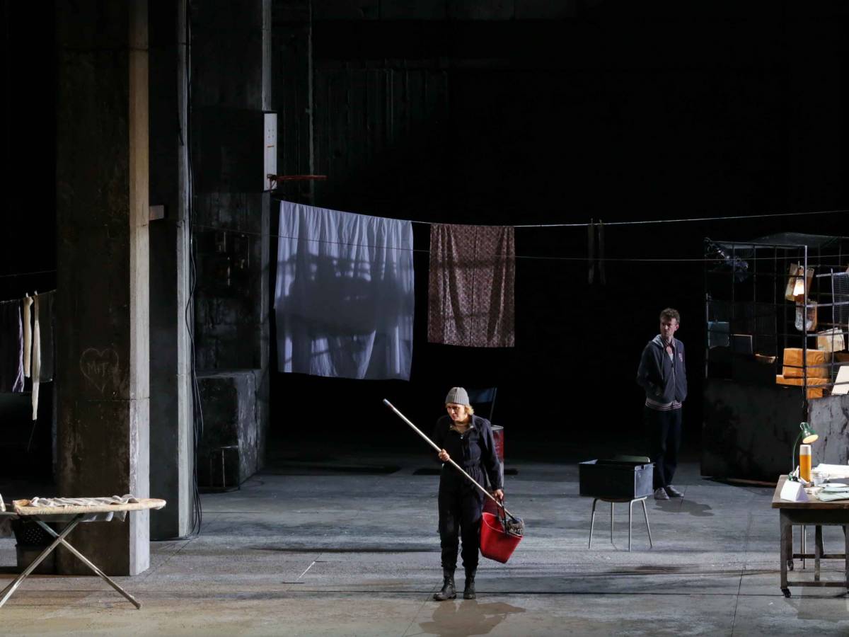 Prima del Piermarini, quel triste spazzolone simbolo da sottoScala