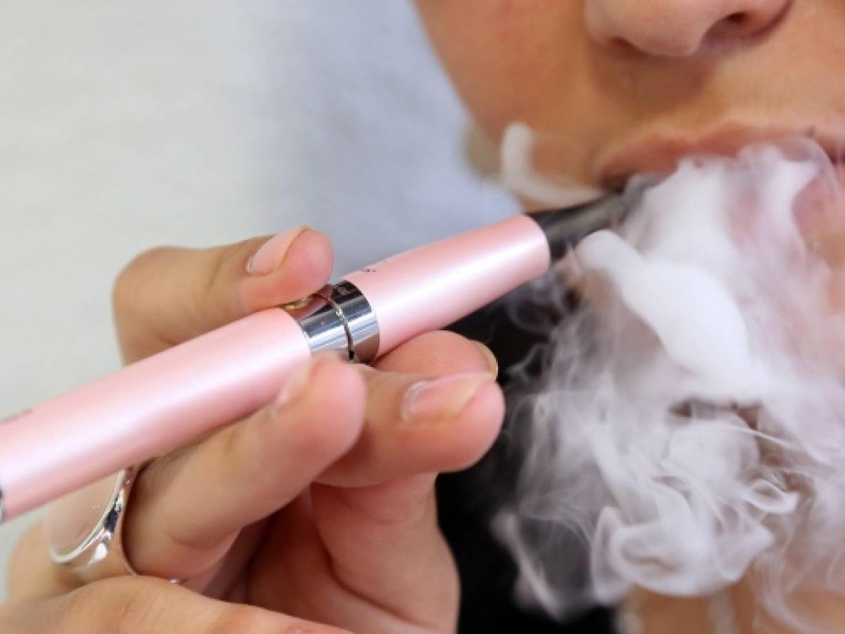 Fumo elettronico, il blitz di Natale: tassa di 3,33 euro per ogni ricarica 
