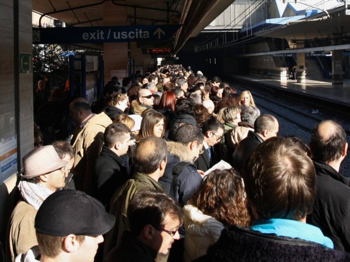 Roma, Scene Di Ordinaria Follia Per Lo Sciopero Dei Mezzi: "Occupiamo ...