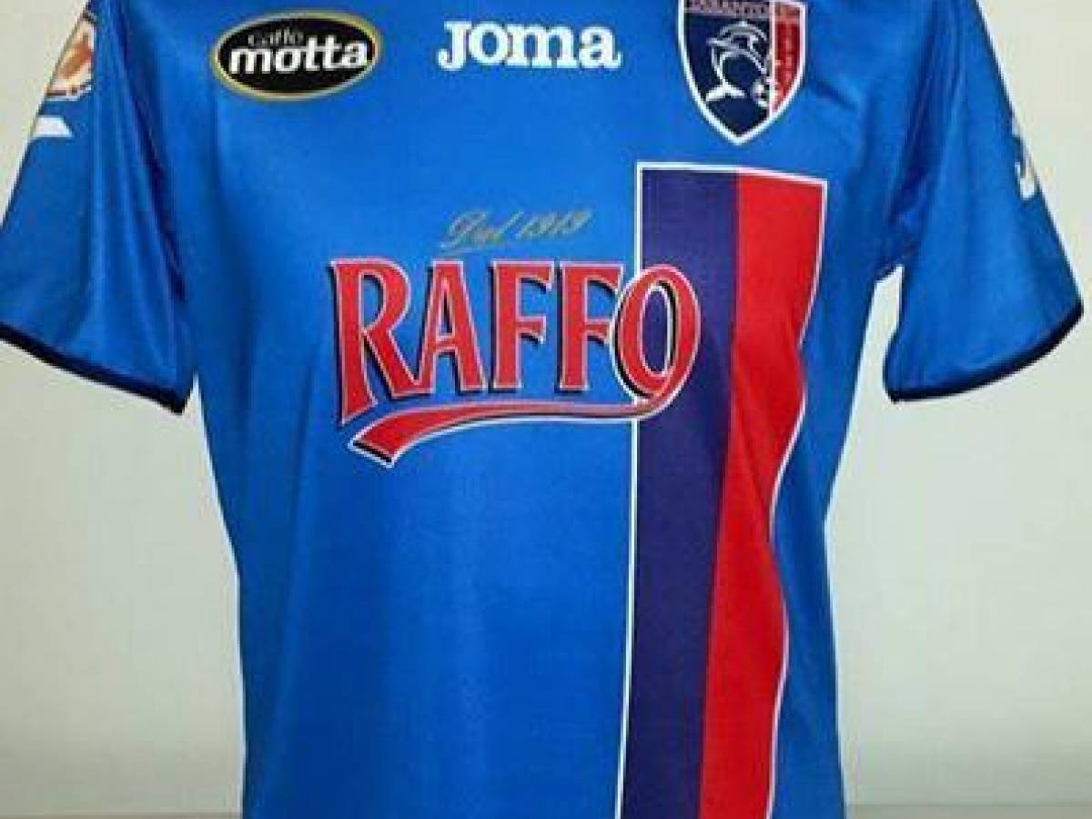 Gli ultras a Taranto costringono la squadra a cambiare divisa il Giornale