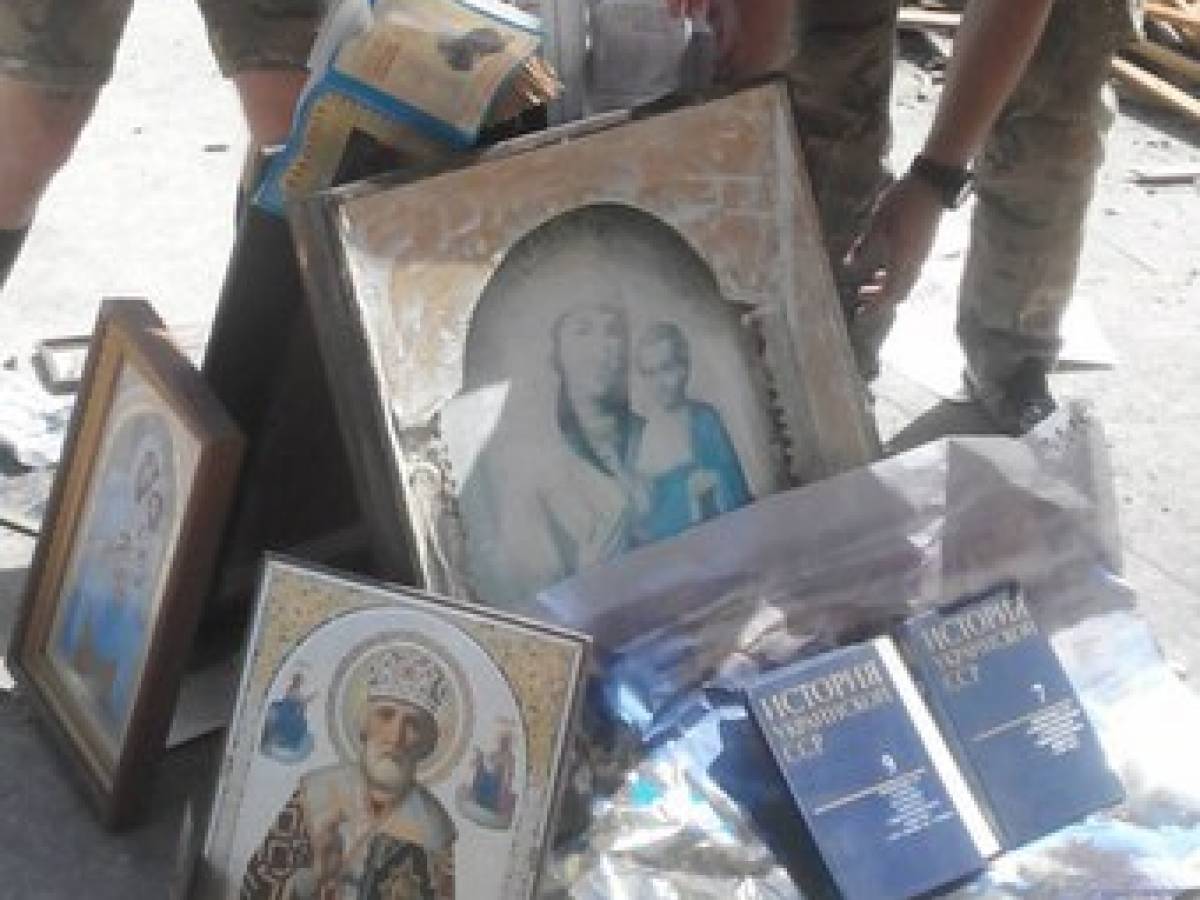 Массовое сожжение икон в 1930 году. Можно сжигать иконы. Можно сжигать иконы. Можно сжигать иконы. Сожженные церкви и иконы.