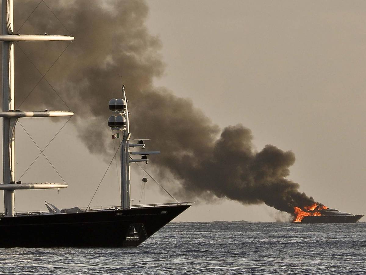 yacht di aurelio de laurentiis