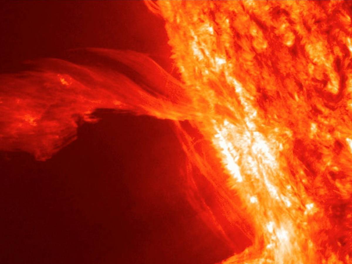 tempesta solare cannibale in arrivo cosa rischia la terra e cosa pu242 succedere in italia da Ilgiornale.it tempesta solare cannibale in arrivo cosa rischia la terra e cosa pu242 succedere in italia
