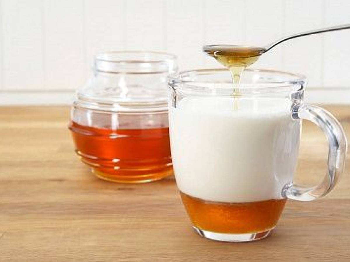 Можно ли при кашле мед с молоком