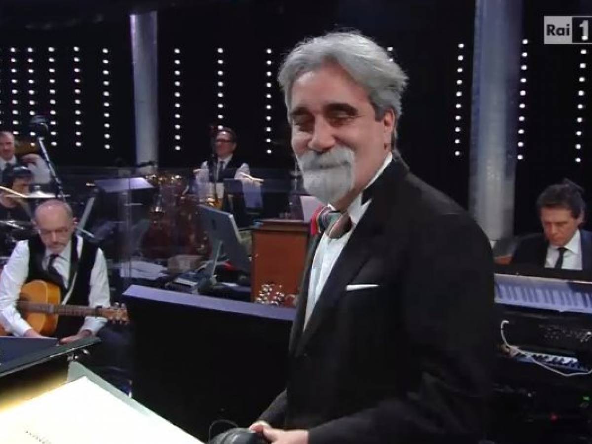 Dirige L Orchestra Il Maestro Beppe Vessicchio