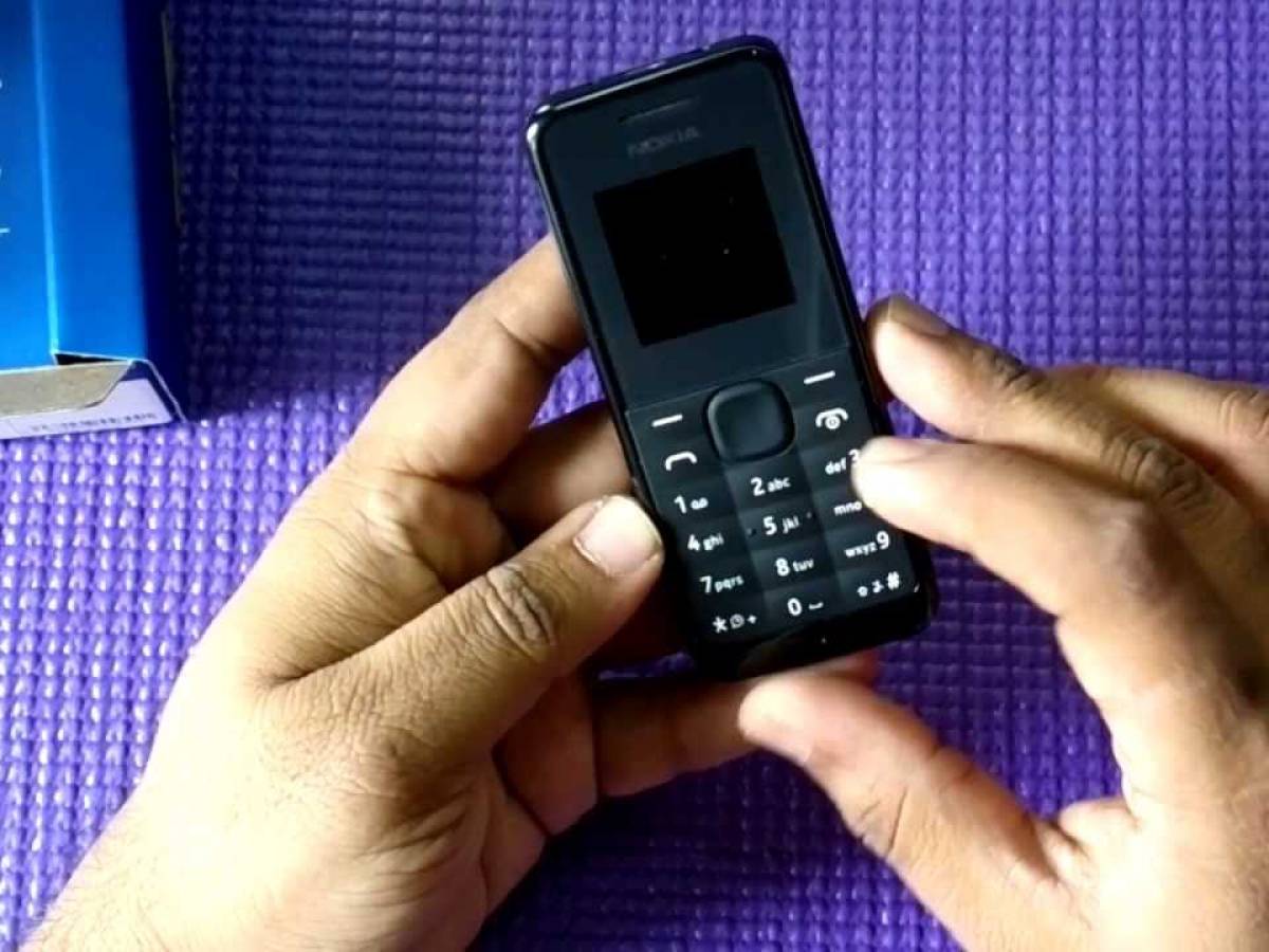 Видео телефона нокиа. Звонилка Nokia 105. Нокиа 105 с камерой. Кнопочный смартфон без камеры. Самый маленький телефон Nokia кнопочный.