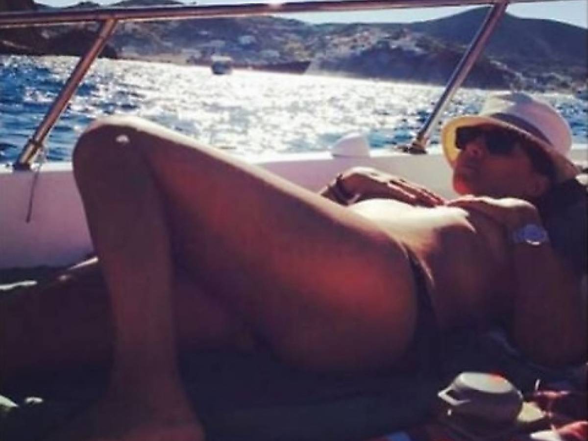 FOTO: Camila Raznovich in topless a Ponza: vacanze e relax - il Giornale