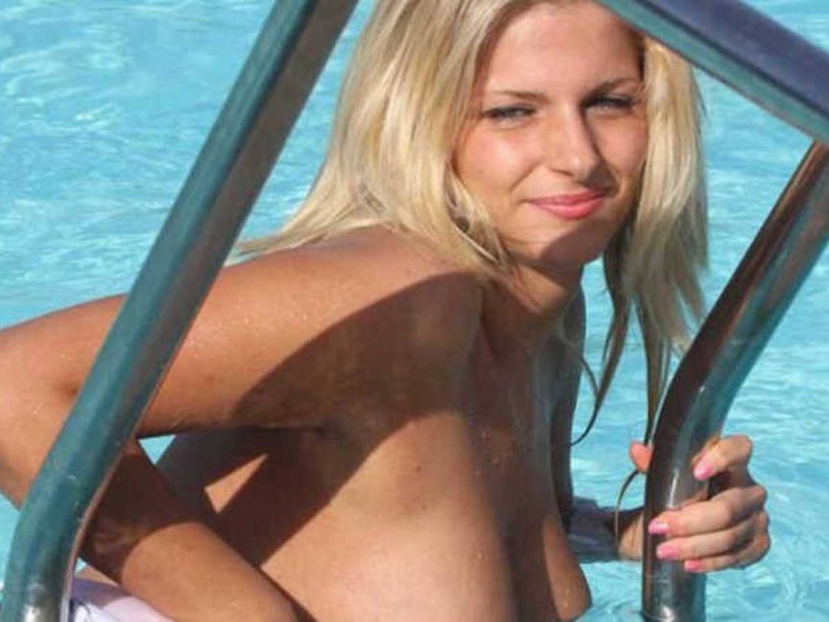 Incidente hot per Francesca Cipriani: cellulare esplode sul seno - il  Giornale