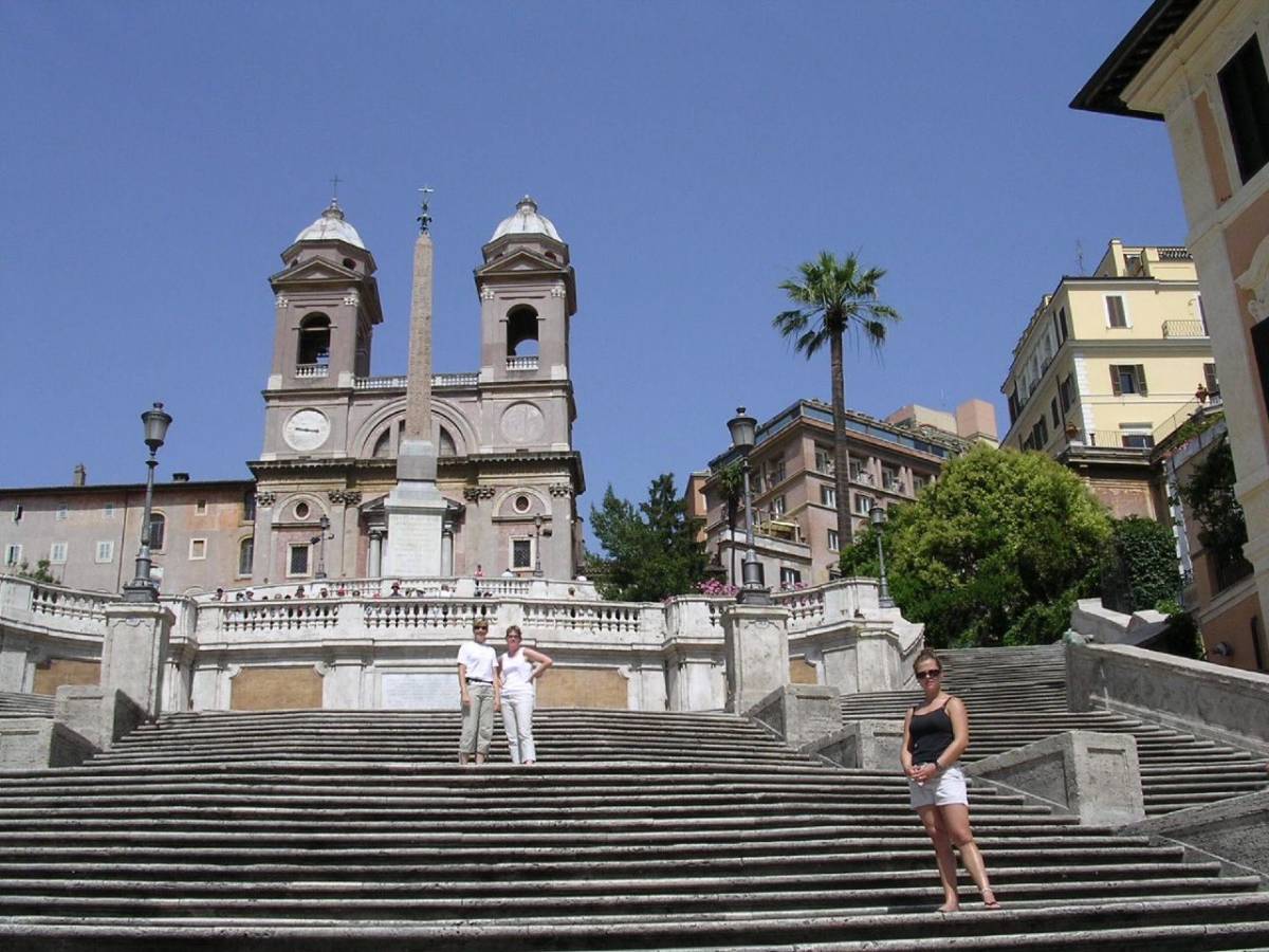 La Francia rivendica Trinità dei Monti: si accende lo scontro Parigi Roma