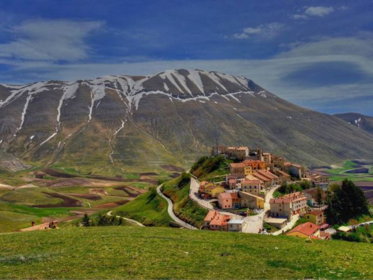 Castelluccio di Norcia quasi rasa al suolo ilGiornale.it Castelluccio di Norcia quasi rasa al suolo ilGiornale.it