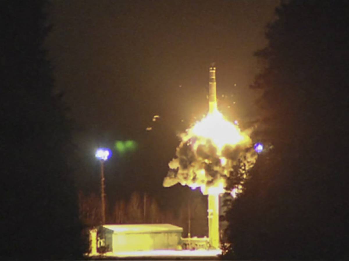 Russia, effettuato lancio multiplo di missili balistici